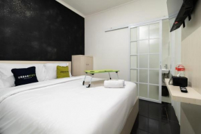 Urbanview Hotel Bizhome Artha Gading Boulevard by RedDoorz